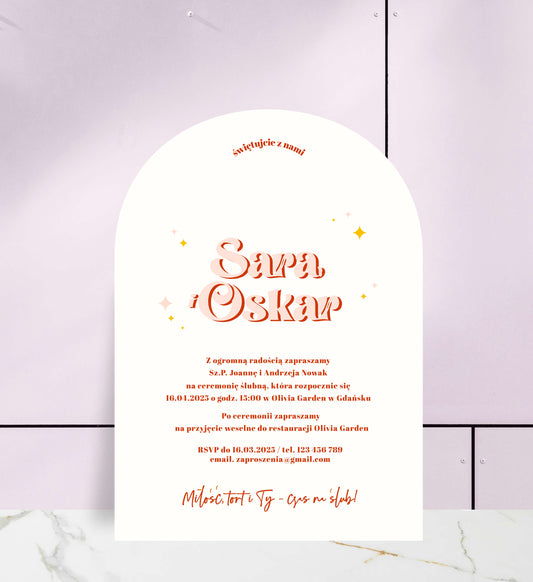 Zaproszenia ślubne białe o artystycznym wykonaniu, z fantazyjnymi elementami, eleganckie na papierze premium